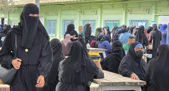 اقبال كبير على مراكز الاقتراع في النقبم