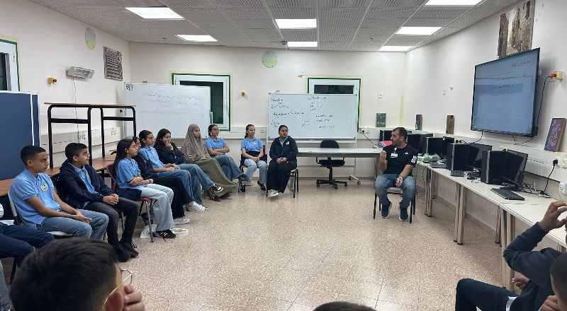 بلدية كفر قرع تنظم يومًا صحيًا لسفراء الصحة في المدارس الإعدادية لتعزيز الوعي ونمط الحياة الصحي