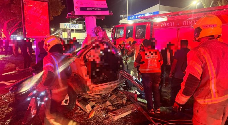 إصابة حرجة في حادث طرق ببئر السبع وتخليص المصاب من مركبته
