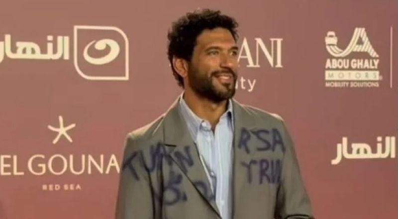 حسن الرداد يوضح سرّ إطلالته في الجونة والحروف على سترته