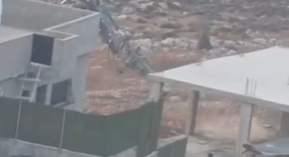مصادر فلسطينية: الاحتلال يهدم 7 شقق سكنية في محيط مخيم قلنديا شمال القدس