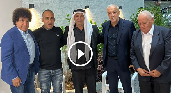 وفد من منتدى ‘عزوتنا‘ يزور د. أكرم حسون في دالية الكرمل معزيا بوفاة والدته