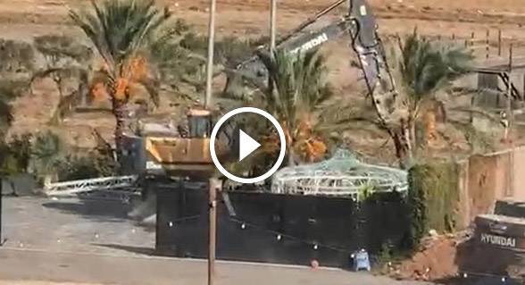 الشرطة ترافق الجرافات لهدم قاعة أفراح في دير حنا - صاحب القاعة لـ: أرادوا صور ‘انجاز‘ أياما قبل الانتخابات