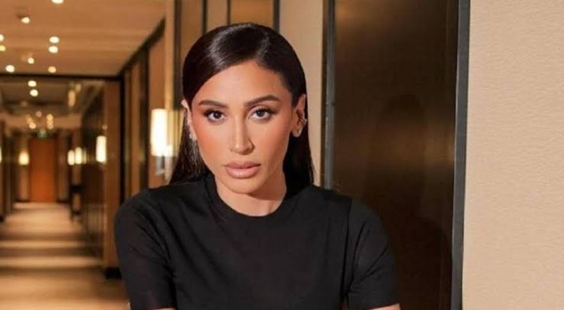 دينا الشربيني عن غسل جثمان والدة ياسمين رئيس: هي عائلتي