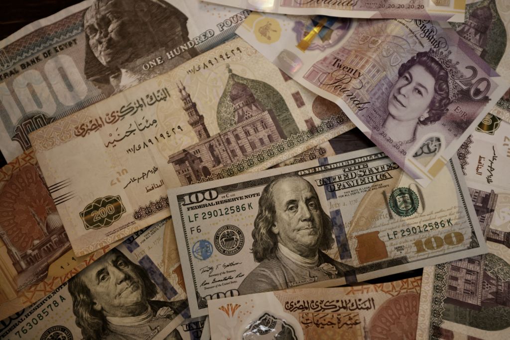 مصر.. الجنيه يسجل أدنى مستوى له مقابل الدولار